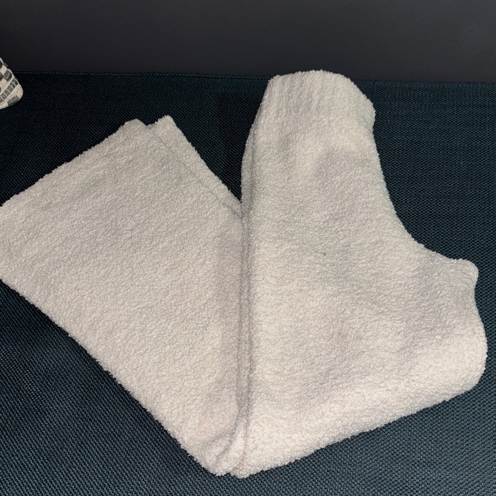 SKIMS Cream Fuzzy Lounge Pants Sz M
